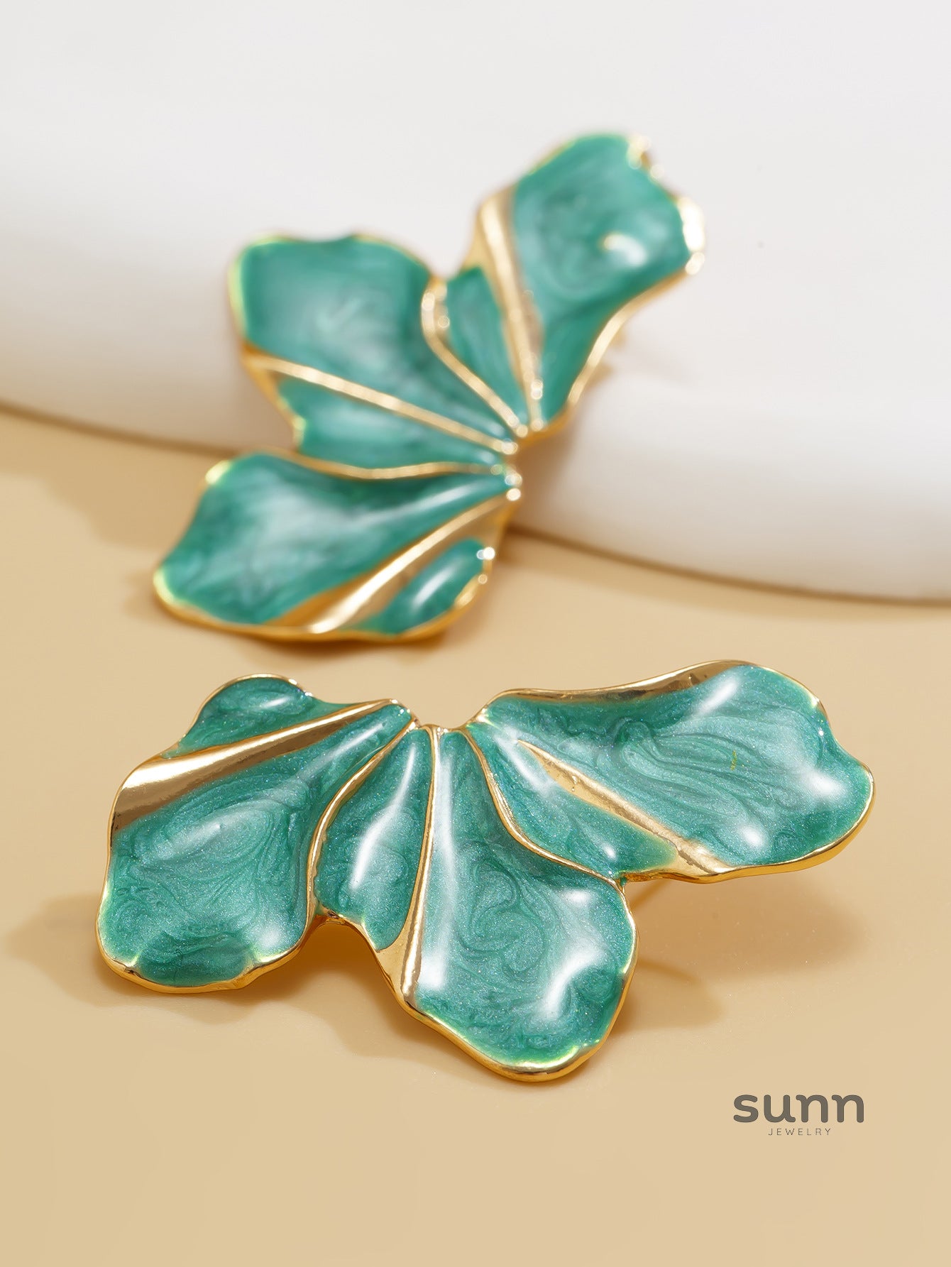 Tinley Gradient Petal Earrings [QBMADP0U]