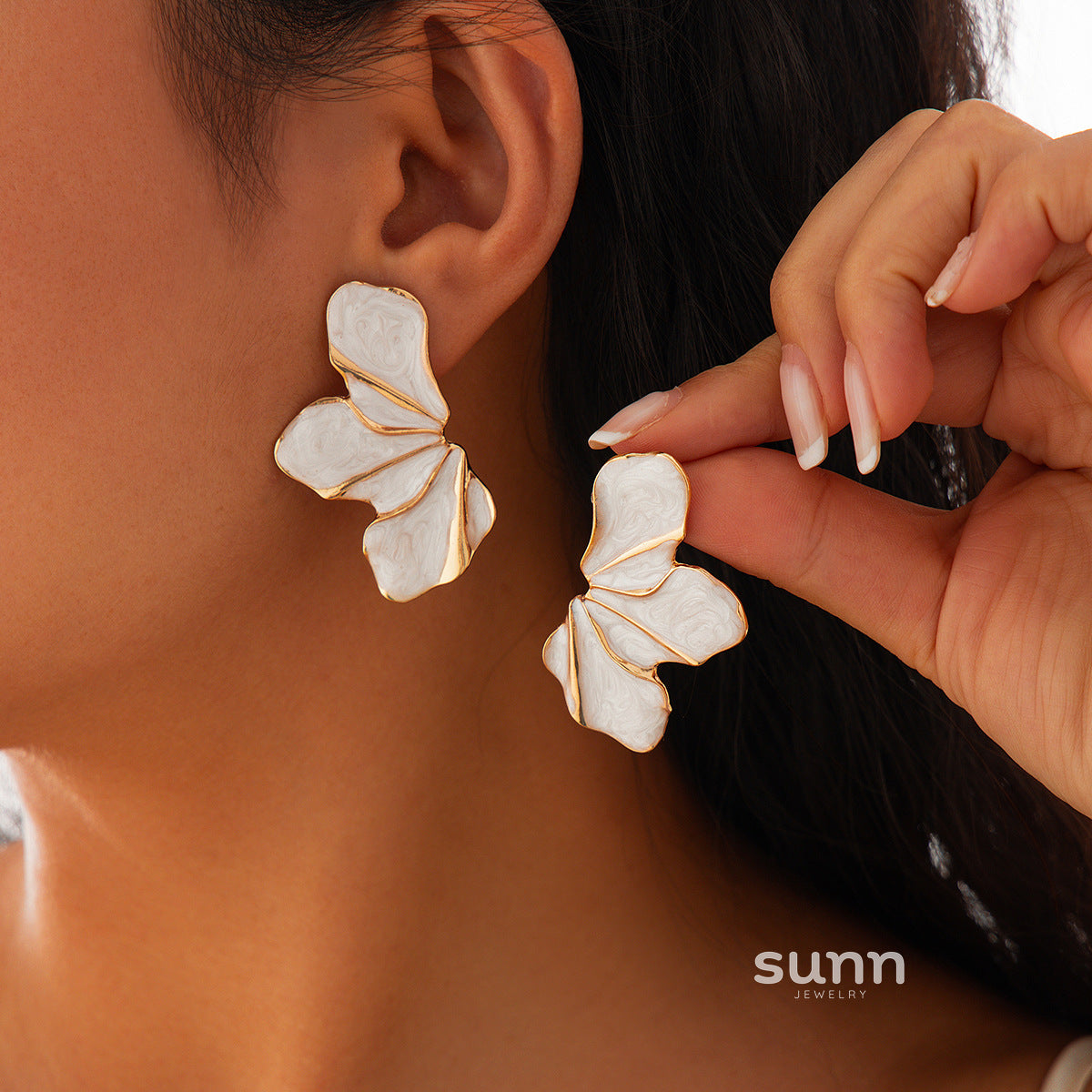 Tinley Gradient Petal Earrings [PBHF85RK]
