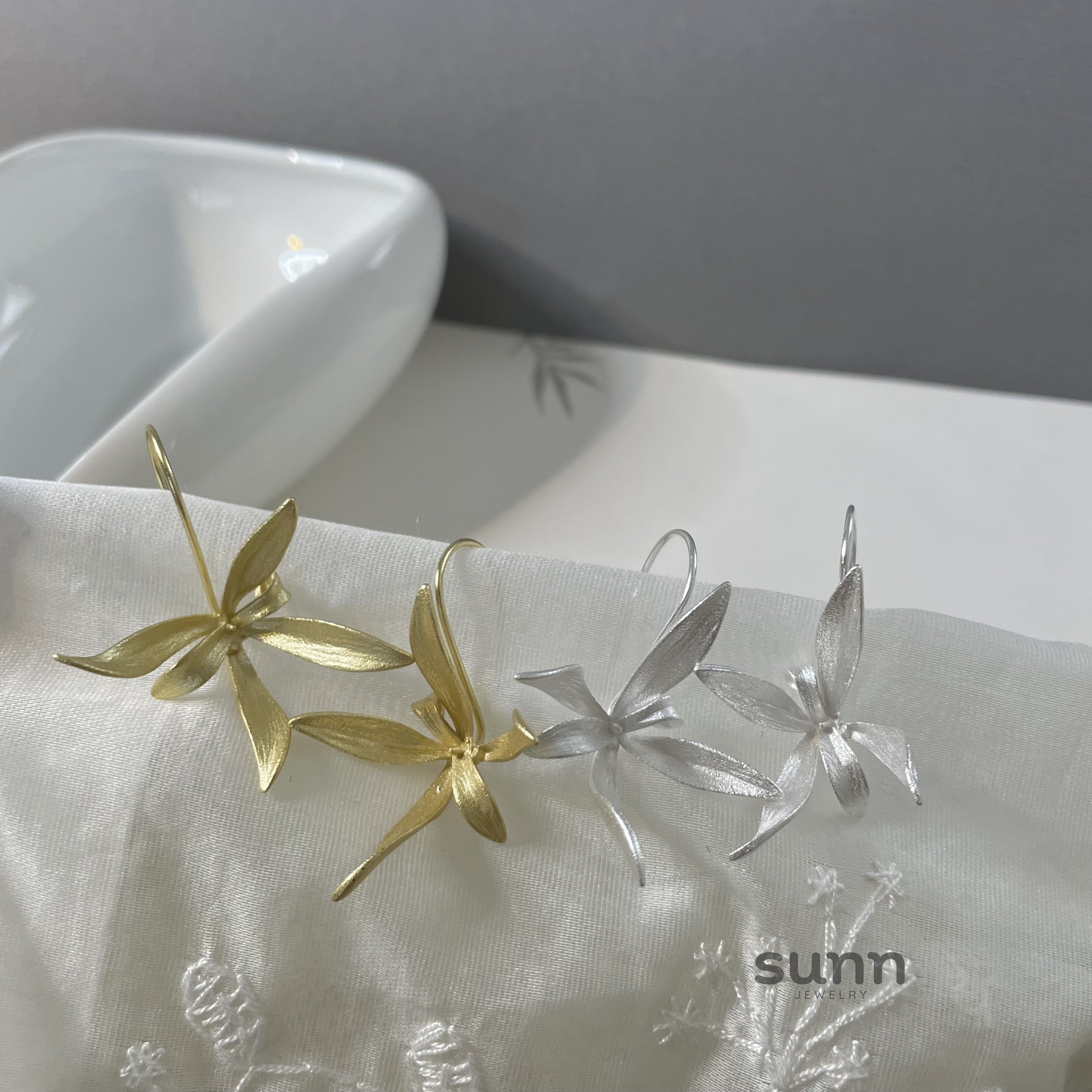 Toby Orchid Metal Studs [K8JTV3Z3]