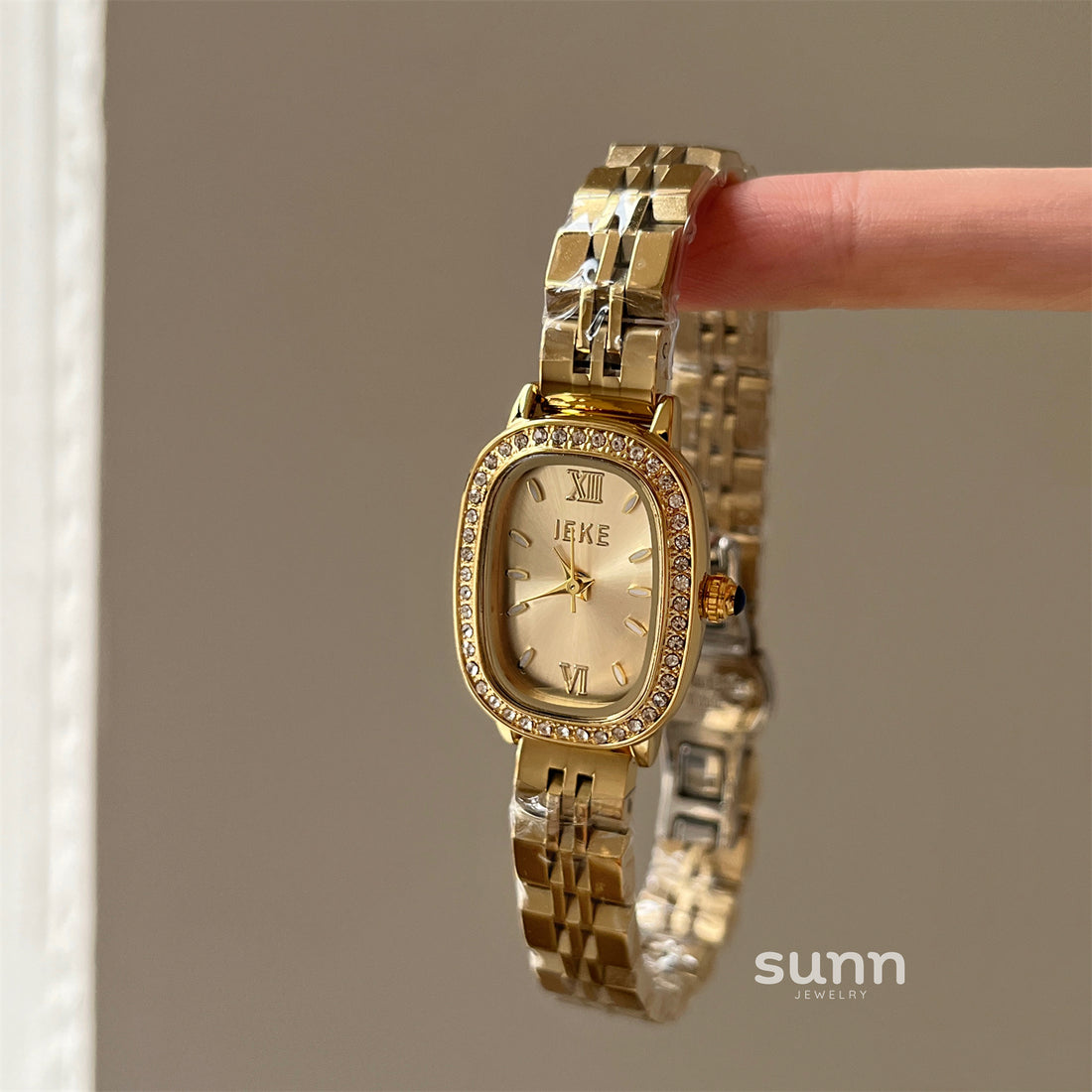 Tonya Crystal Wrist Watch [NUGZP4I3]