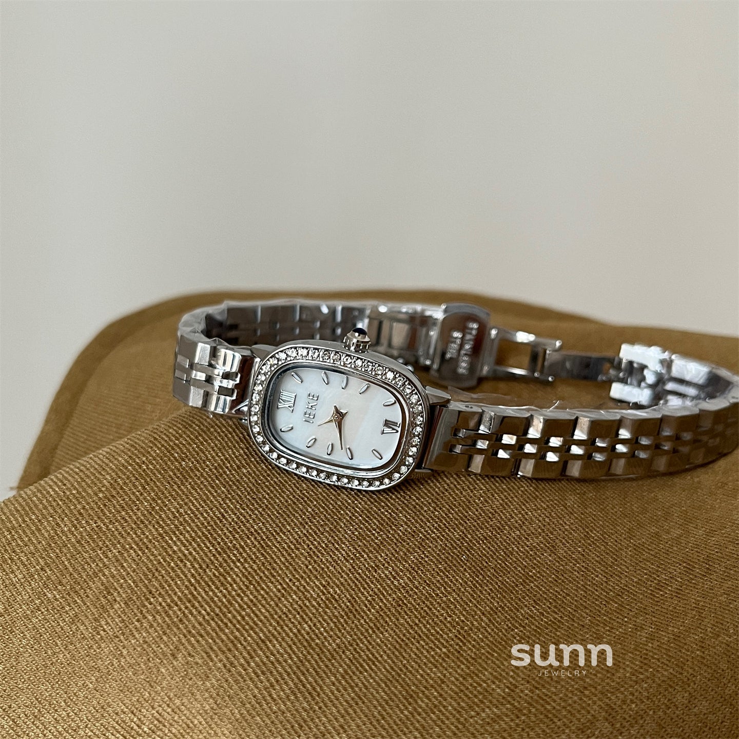 Tonya Crystal Wrist Watch [F09M94OI]