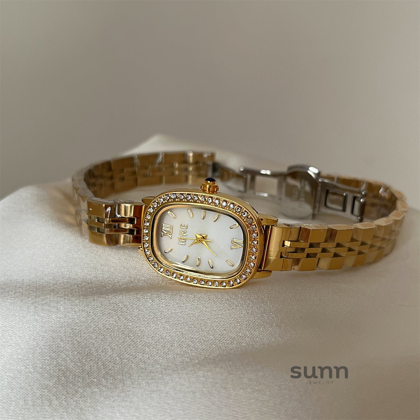 Tonya Crystal Wrist Watch [ITJJK82E]