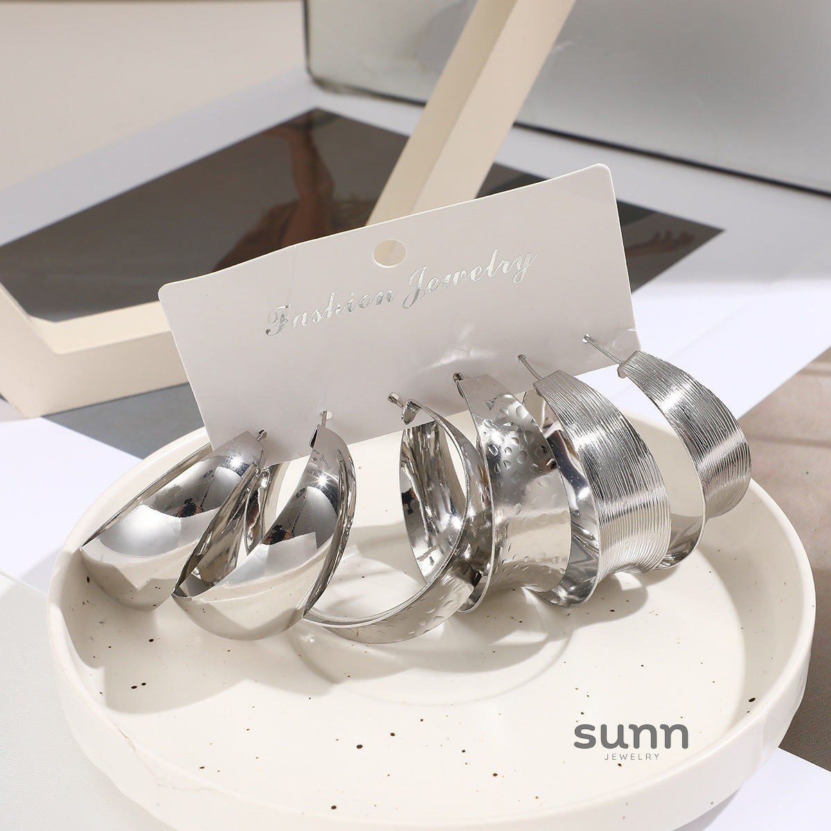 Tori C-Shaped Earring Set [JS3AAIHL]