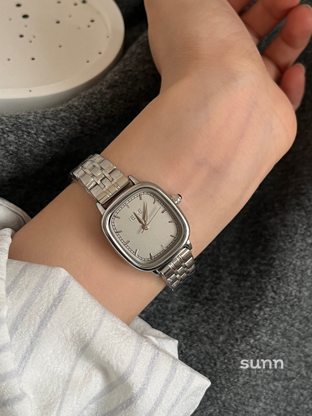 Tory Elegant Steel Band Watch [VBJK7SF0]