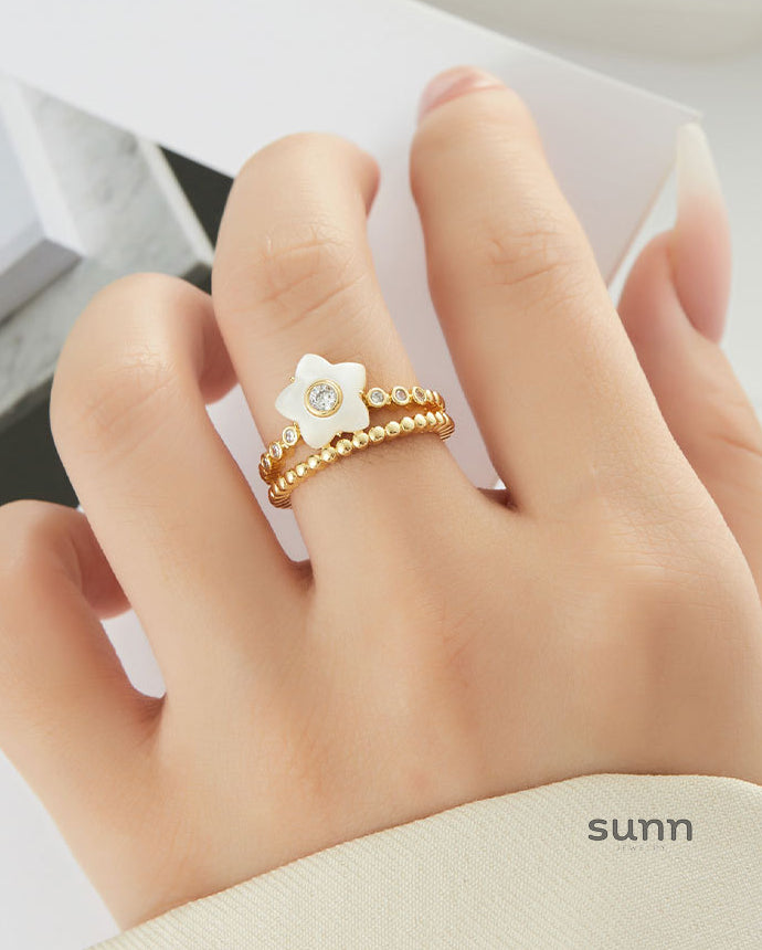 Tracey Shell Blossom Ring [NDEY6I2O]