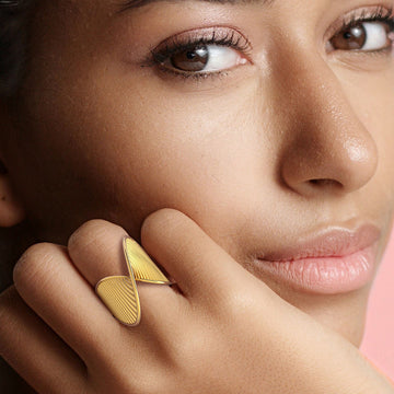 Truth Asymmetric Twist Ring [EAPOKSHB]