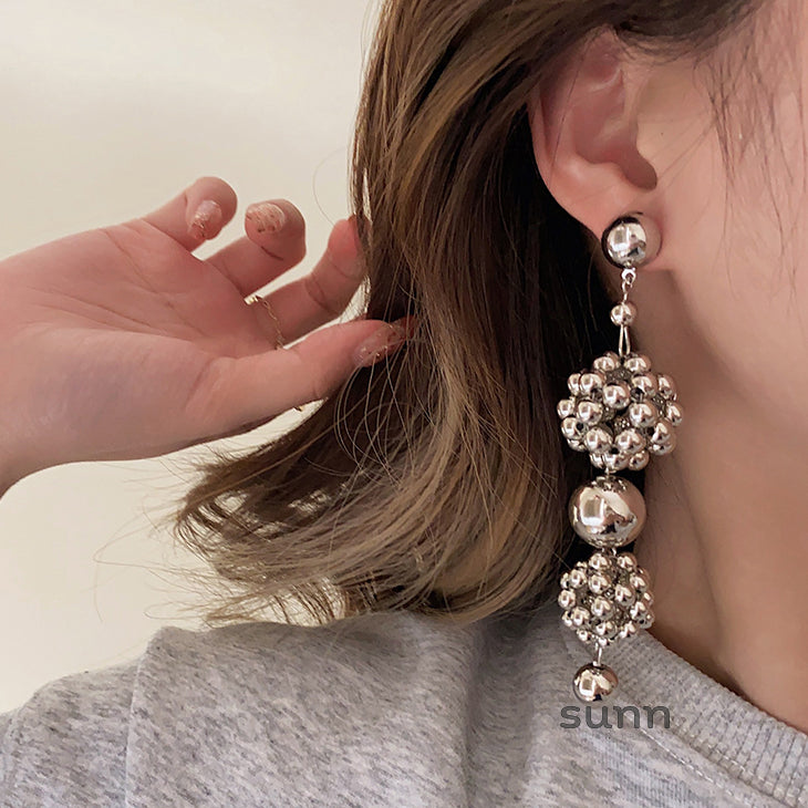 Truth Exaggerated Silver Ball Earrings [II40FOUI]