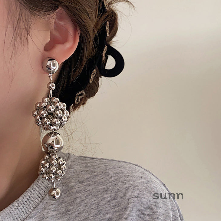 Truth Exaggerated Silver Ball Earrings [H4PHS3MK]