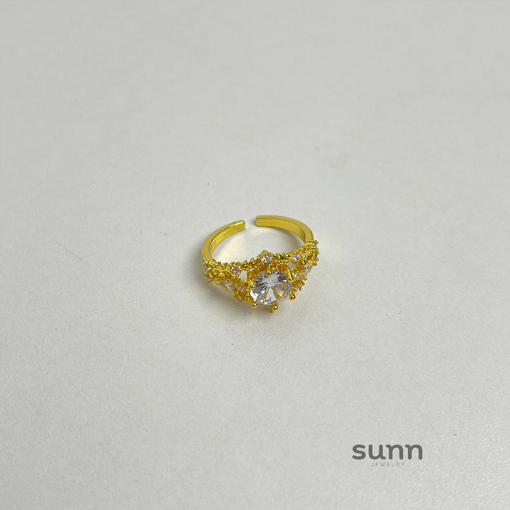 Tulsi Regal Zircon Ring [49NS0S6V]