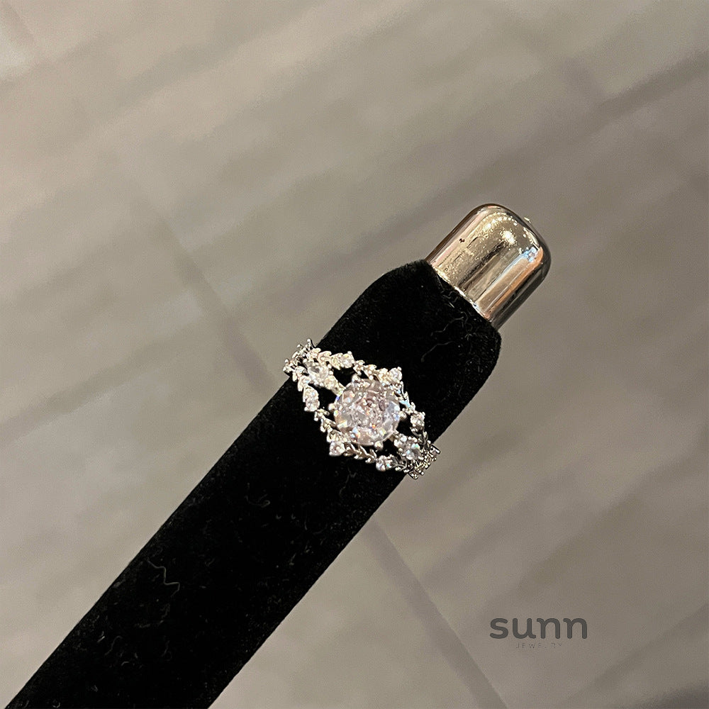 Tulsi Regal Zircon Ring [BQ0NTI2H]