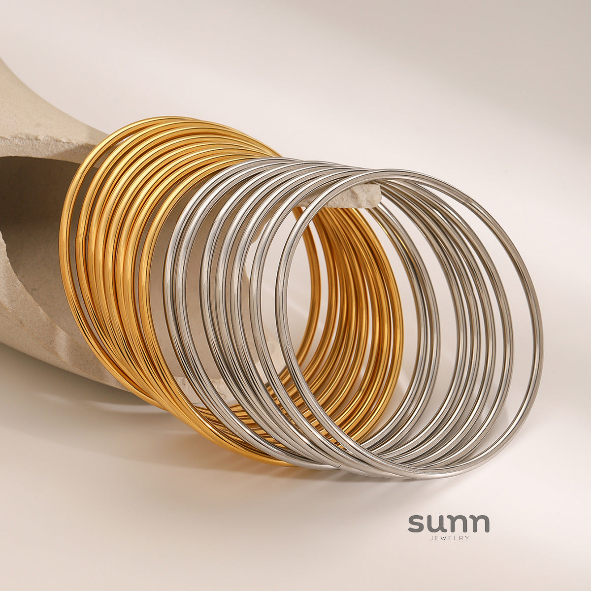 Tyana Sleek Bangle Bracelet [05OPQNPO]