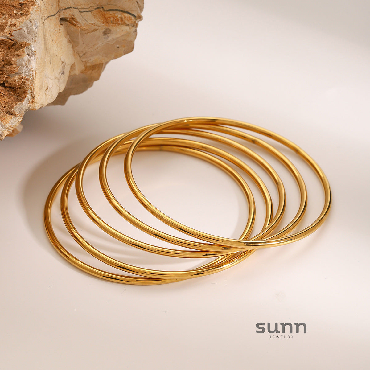 Tyana Sleek Bangle Bracelet [137XYN6Q]