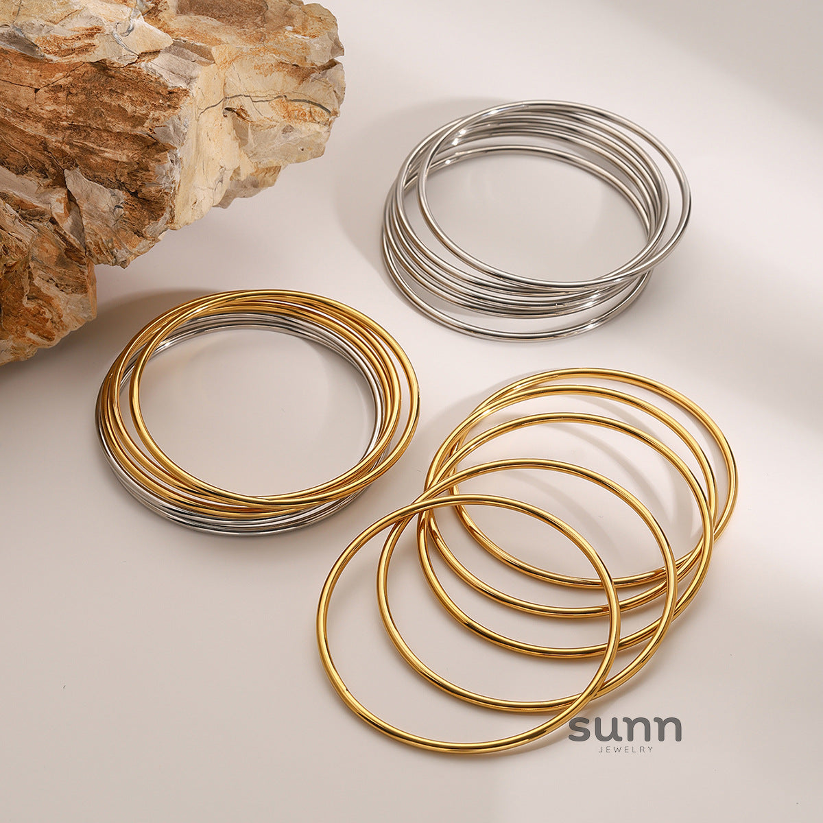 Tyana Sleek Bangle Bracelet [JYOVDRKH]