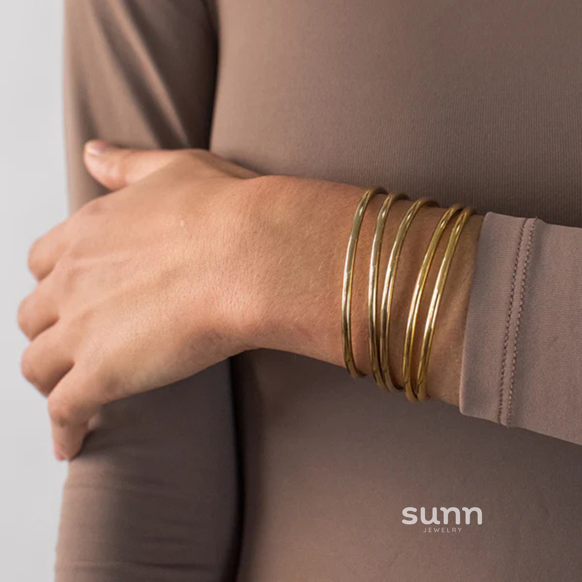 Tyana Sleek Bangle Bracelet [EELO5BH1]