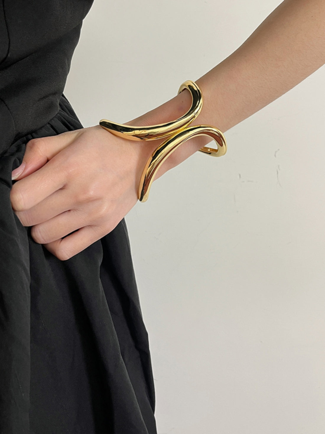 Tyanna Double C Cuff Bracelet [RRF4ZLL1]