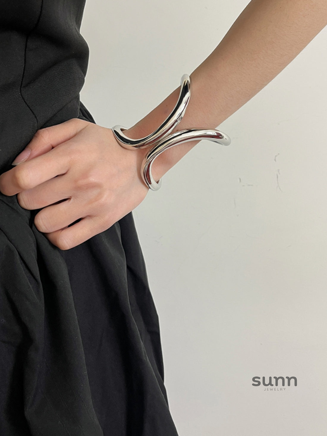 Tyanna Double C Cuff Bracelet [RRF4ZLL1]