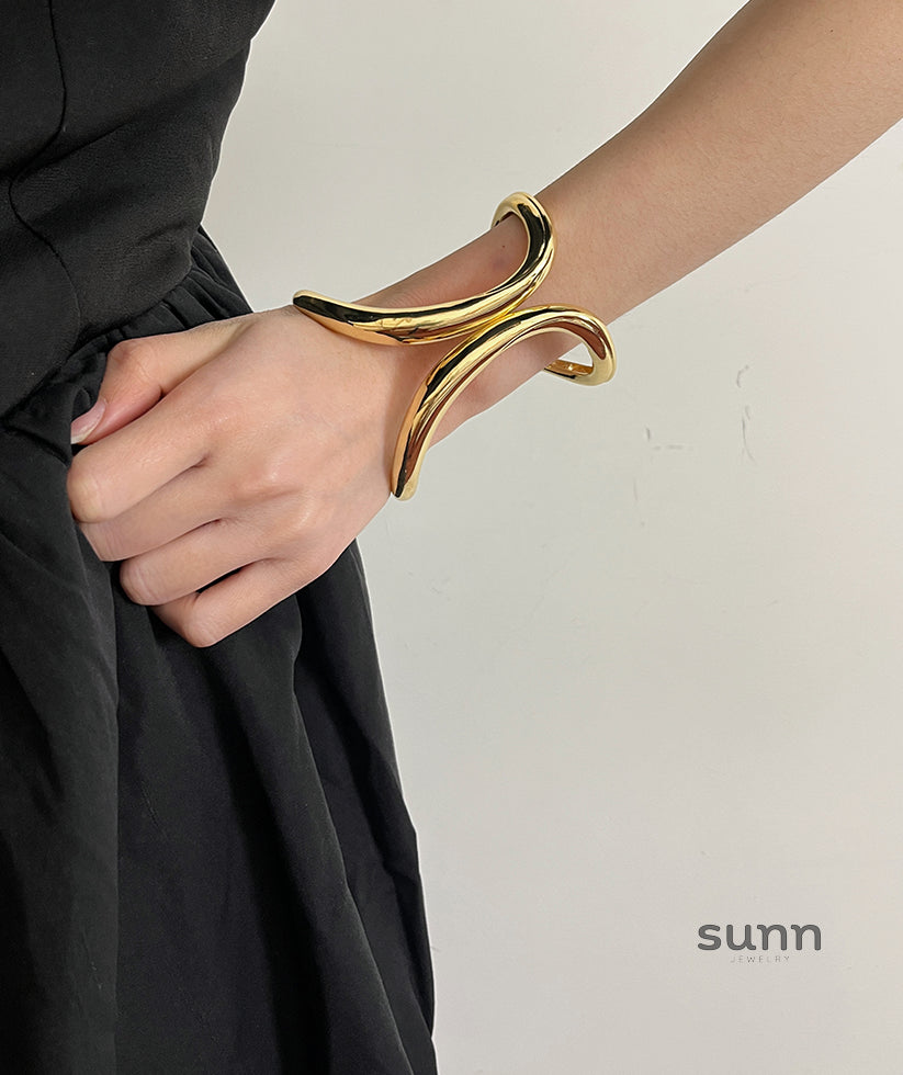 Tyanna Double C Cuff Bracelet [PBVVPHYN]