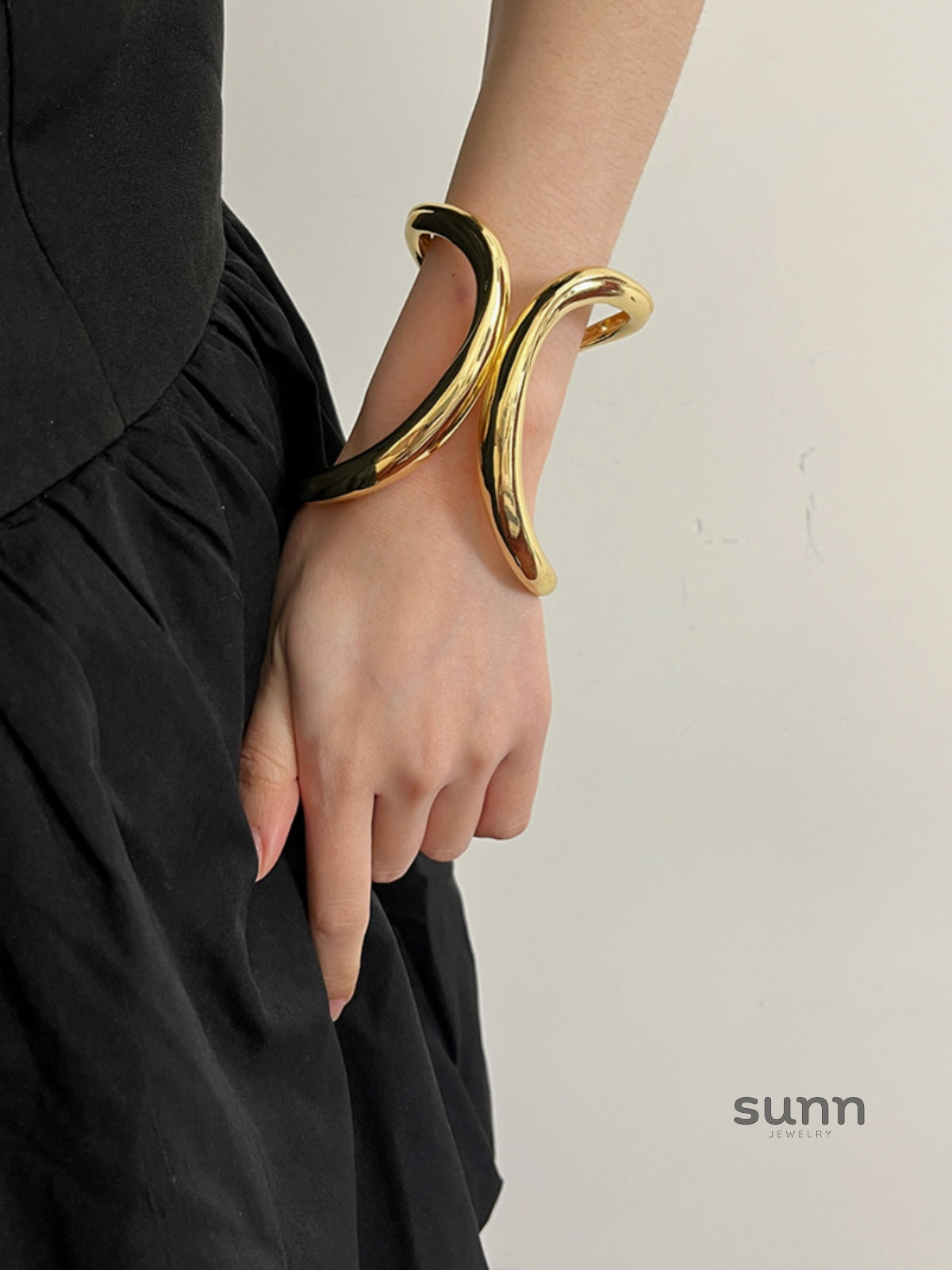 Tyanna Double C Cuff Bracelet [35WNDQDZ]