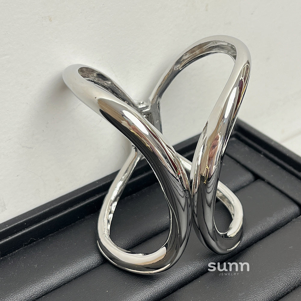 Tyanna Double C Cuff Bracelet [IMUKL58J]