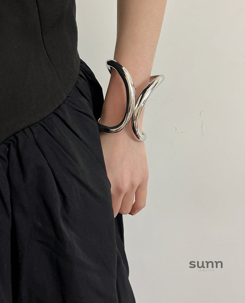 Tyanna Double C Cuff Bracelet [F8UGKGK8]