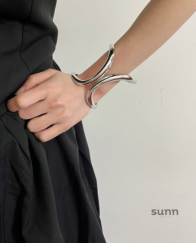 Tyanna Double C Cuff Bracelet [L1POG2F4]