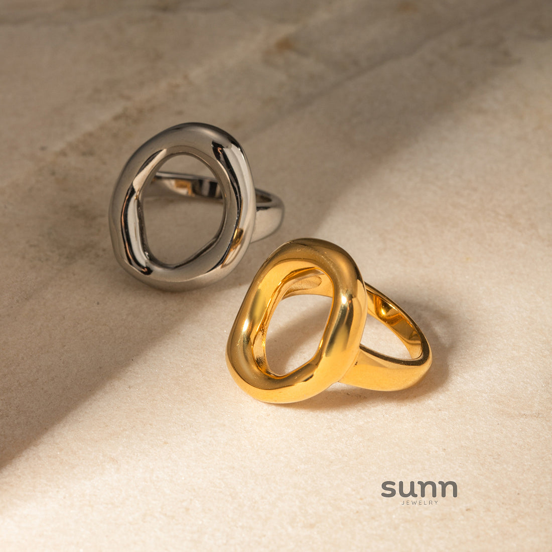 Tyla Gold Oval Hollow Ring [EPLF8HG8]