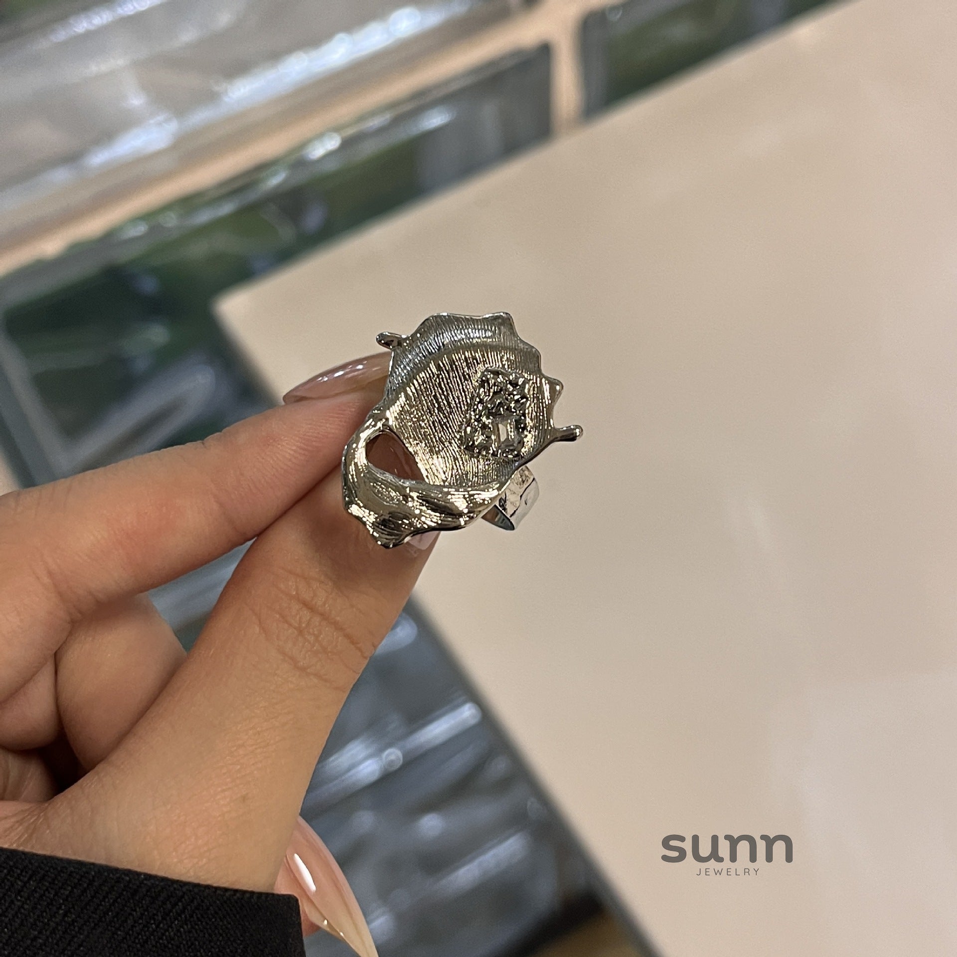 Tzirel Metallic Flower Ring [XISZ4YFV]