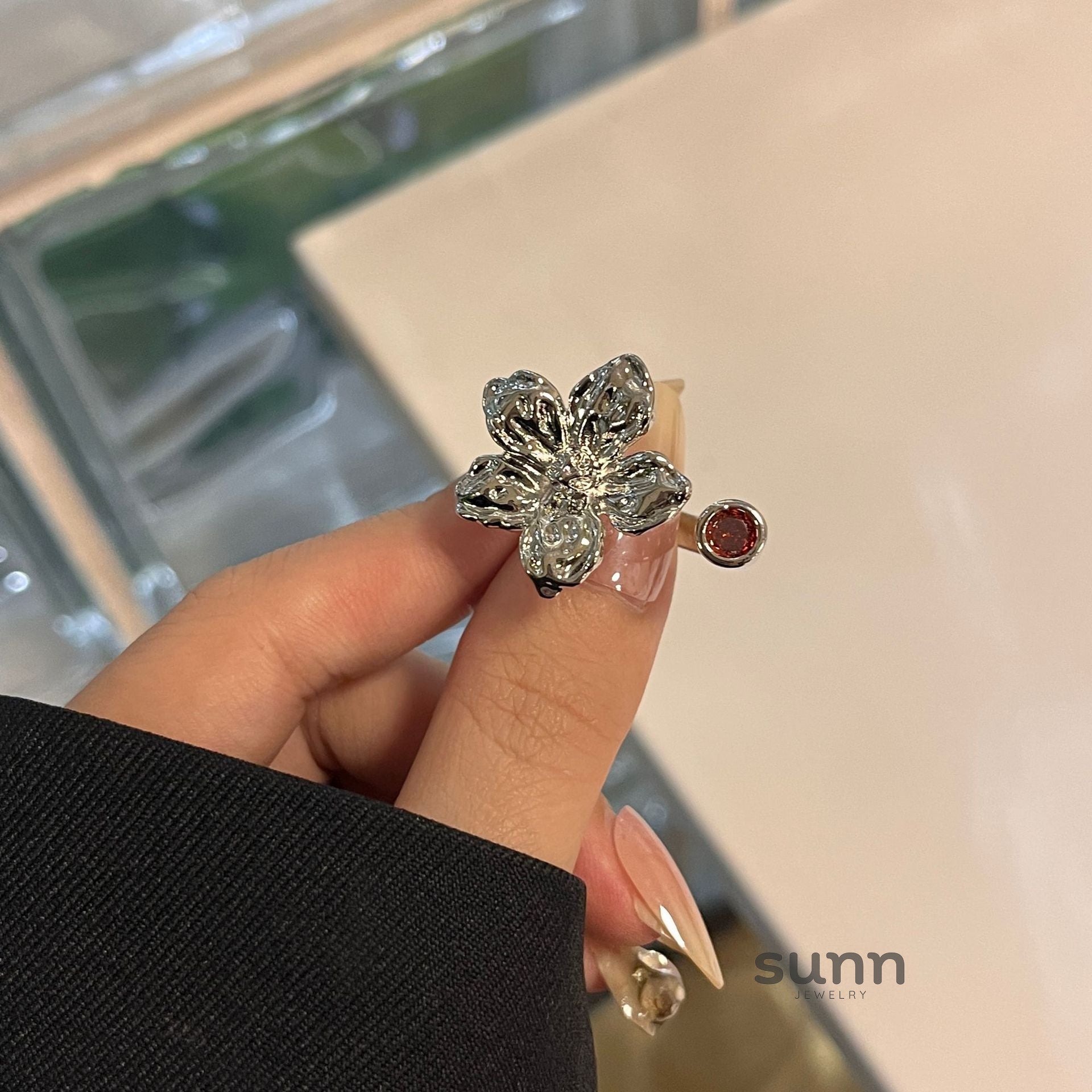 Tzirel Metallic Flower Ring [OBMV3LXF]