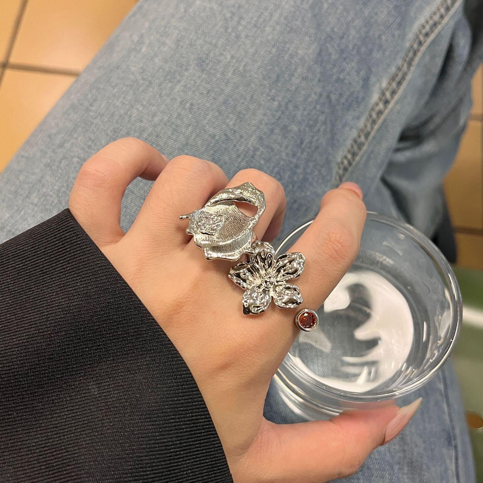Tzirel Metallic Flower Ring [S97JK4CT]