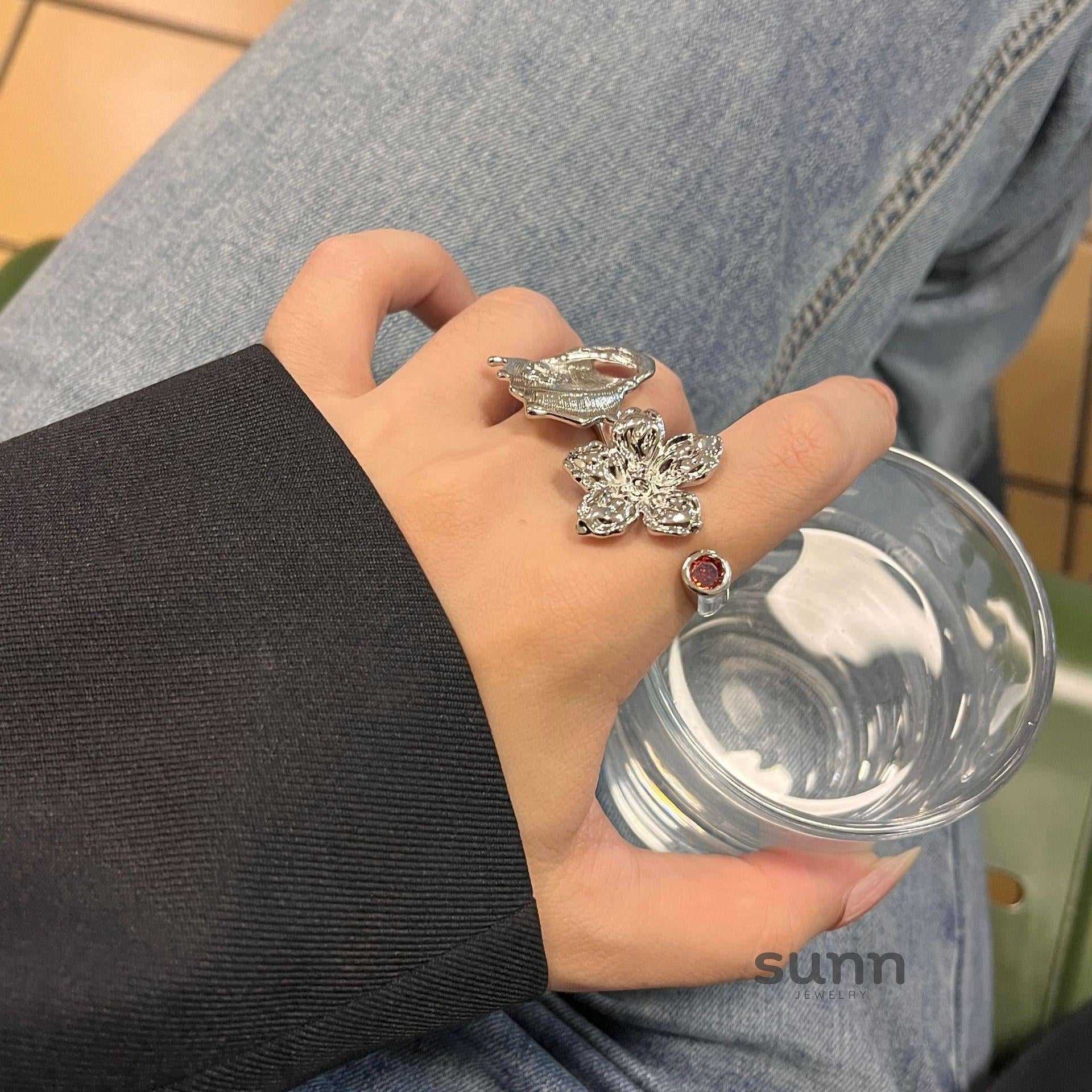 Tzirel Metallic Flower Ring [QBZKMP4R]