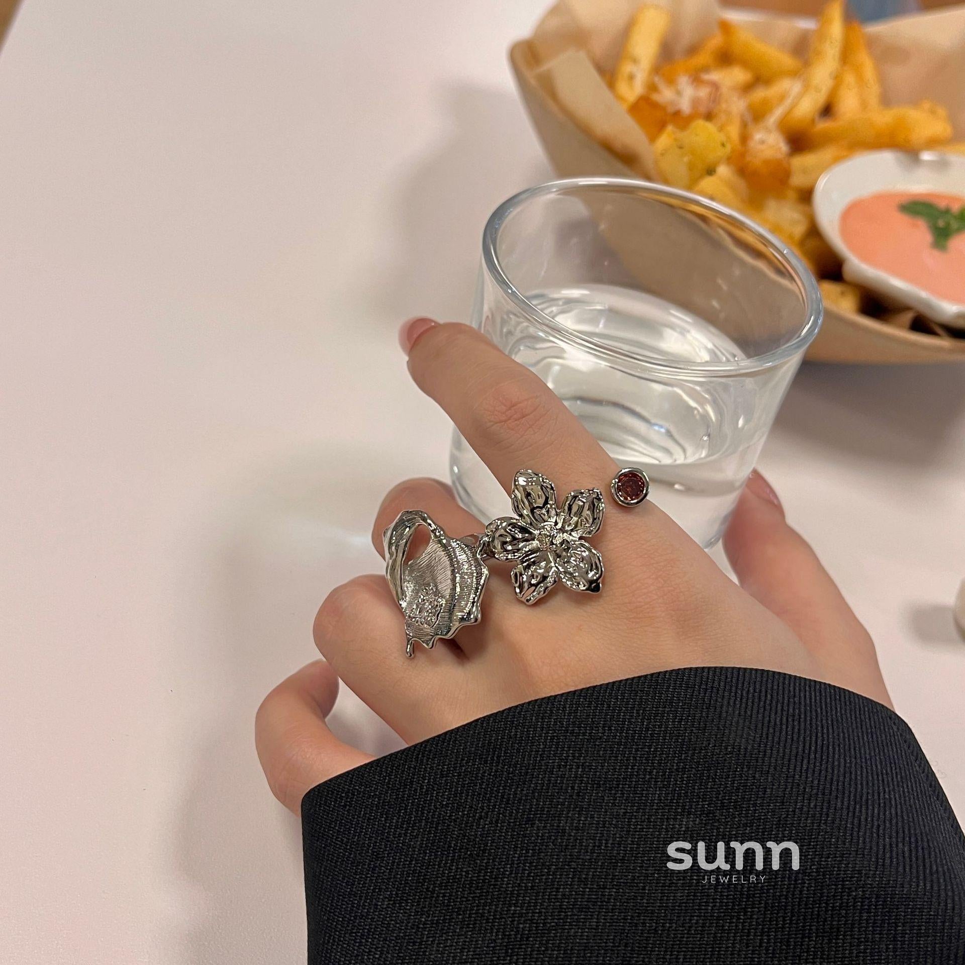 Tzirel Metallic Flower Ring [3BRYTQ6X]
