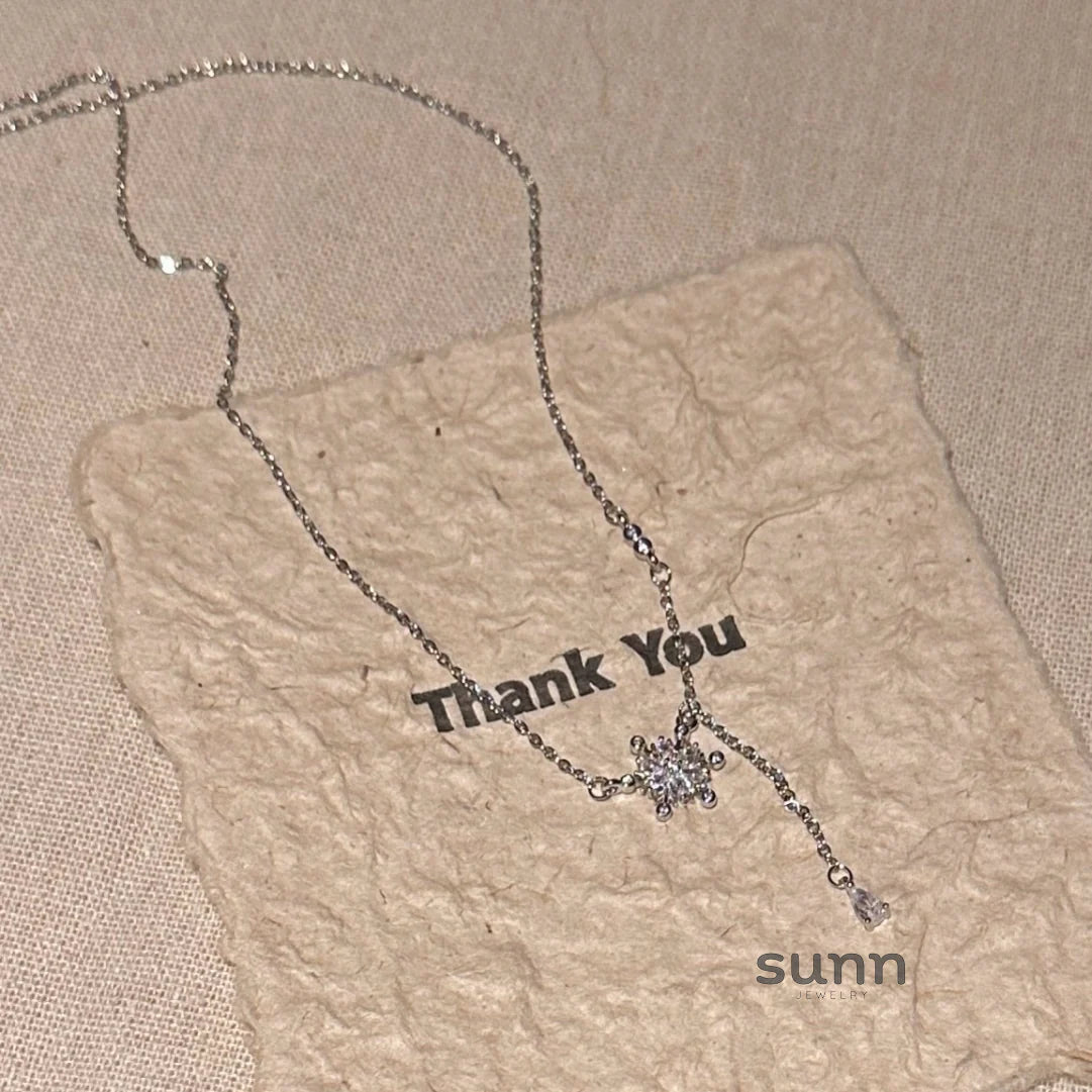 Una Celestial Snowflake Necklace