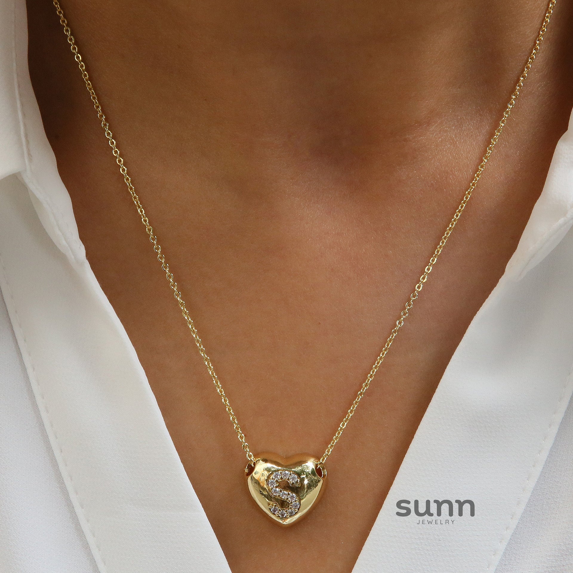 Una Heart Initial Necklace [BVKBQY1O]