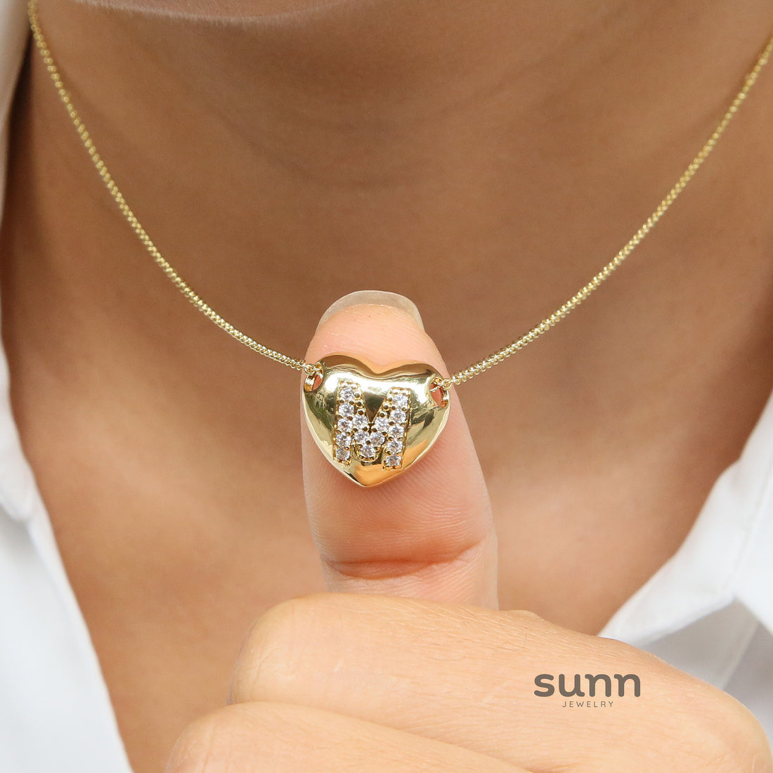 Una Heart Initial Necklace [BEXXBGV3]