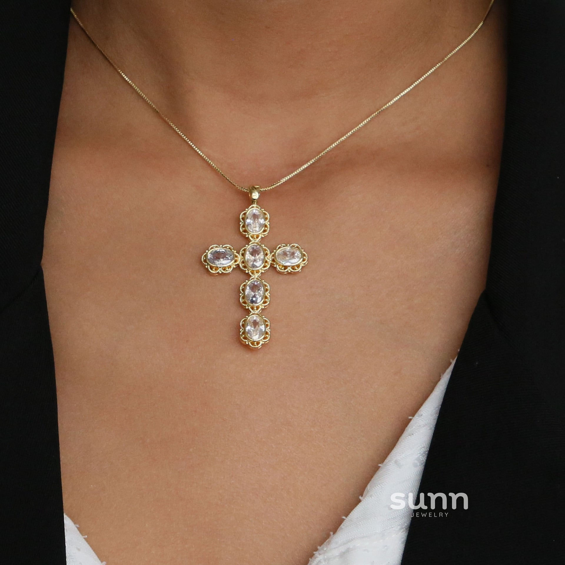 Unique Zircon Cross Pendant Necklace [B80S4B73]
