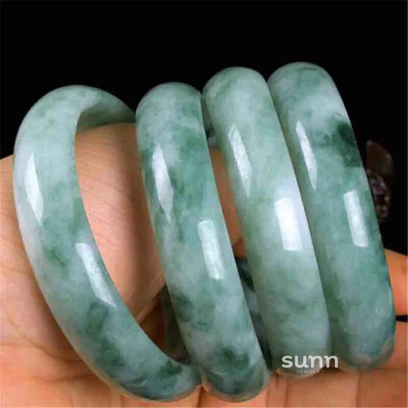 Vaani Green Jade Bangle