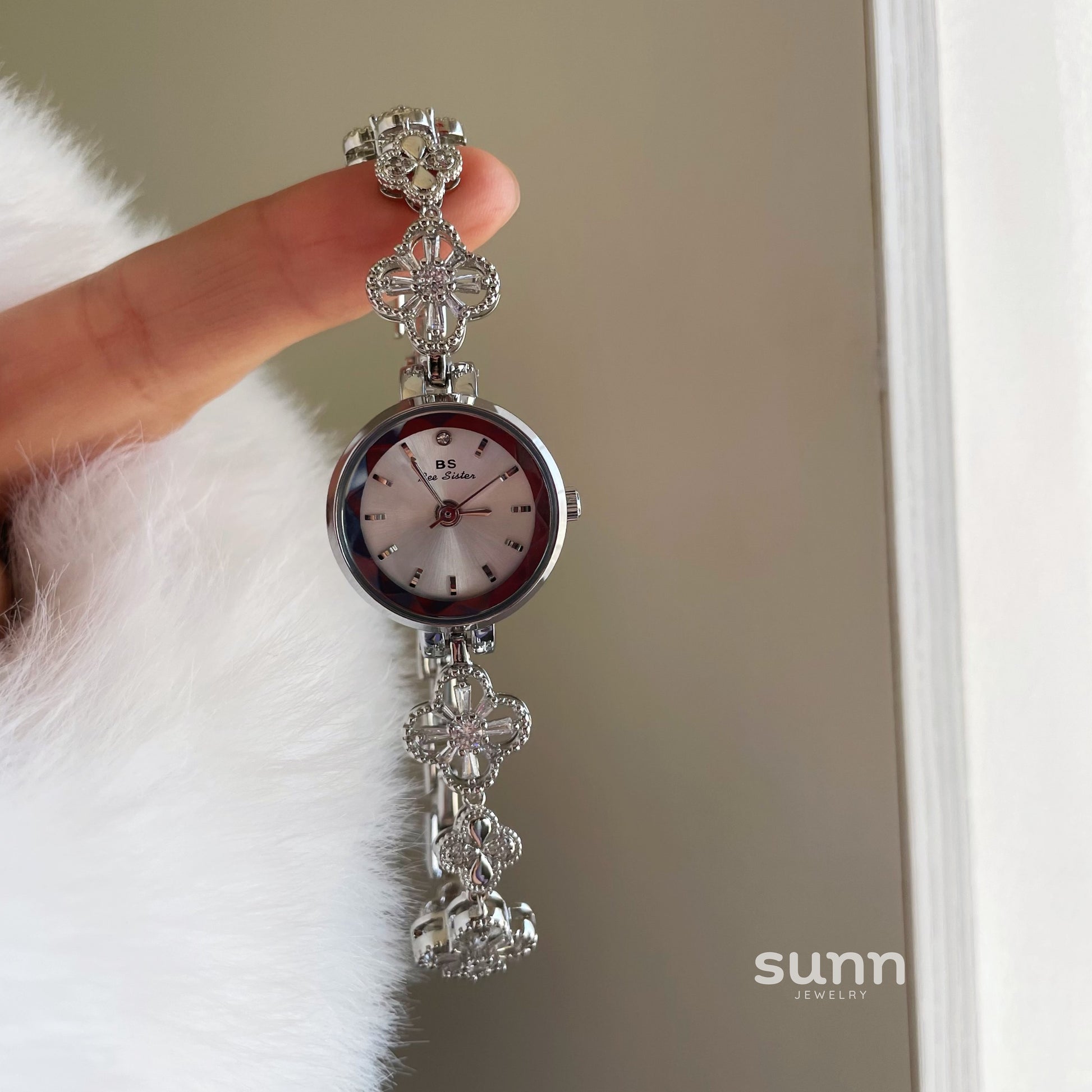 Vada Clover Charm Watch [AEE8FZAZ]