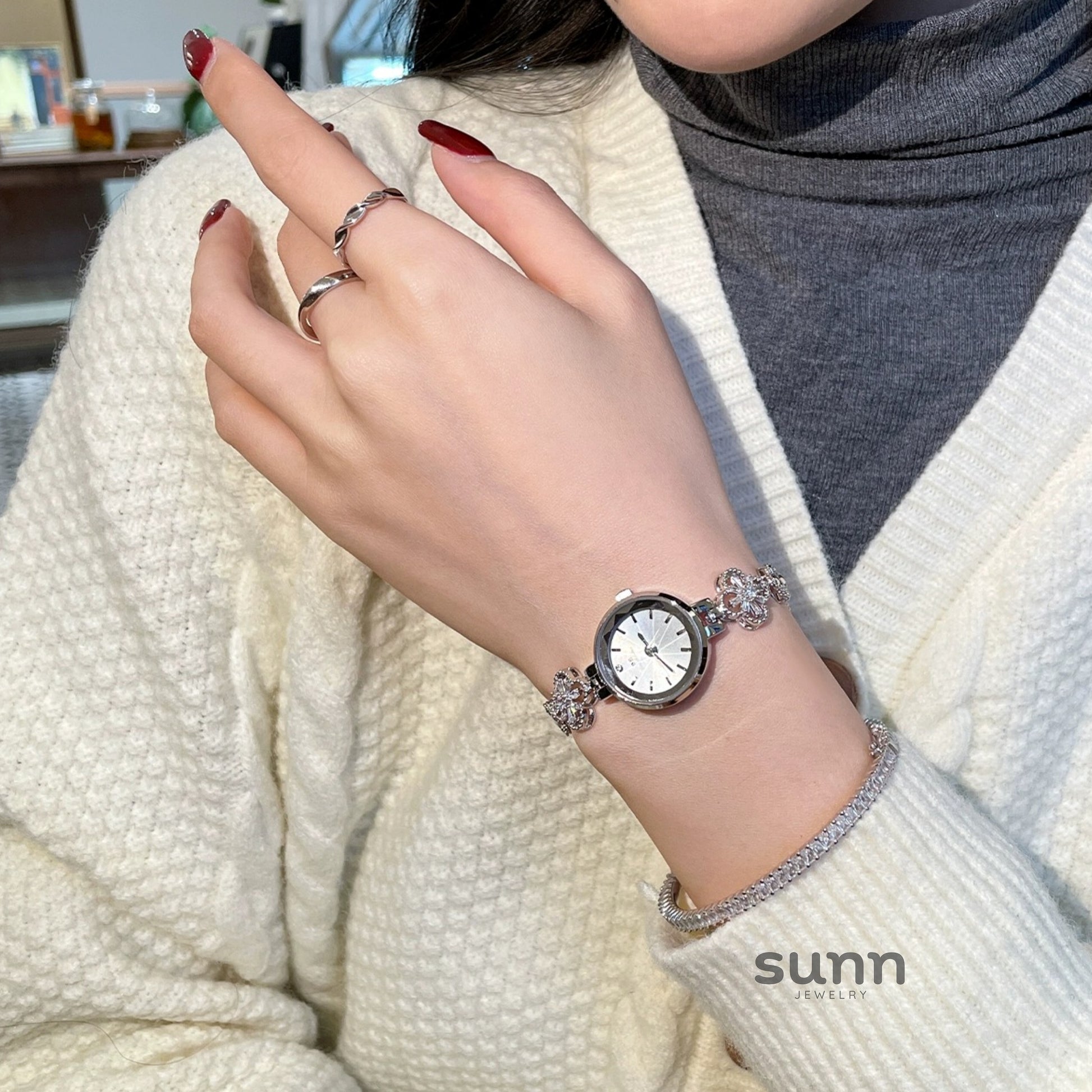 Vada Clover Charm Watch [JFF2BZVX]