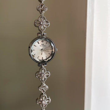 Vada Clover Charm Watch [AEWLFR6M]