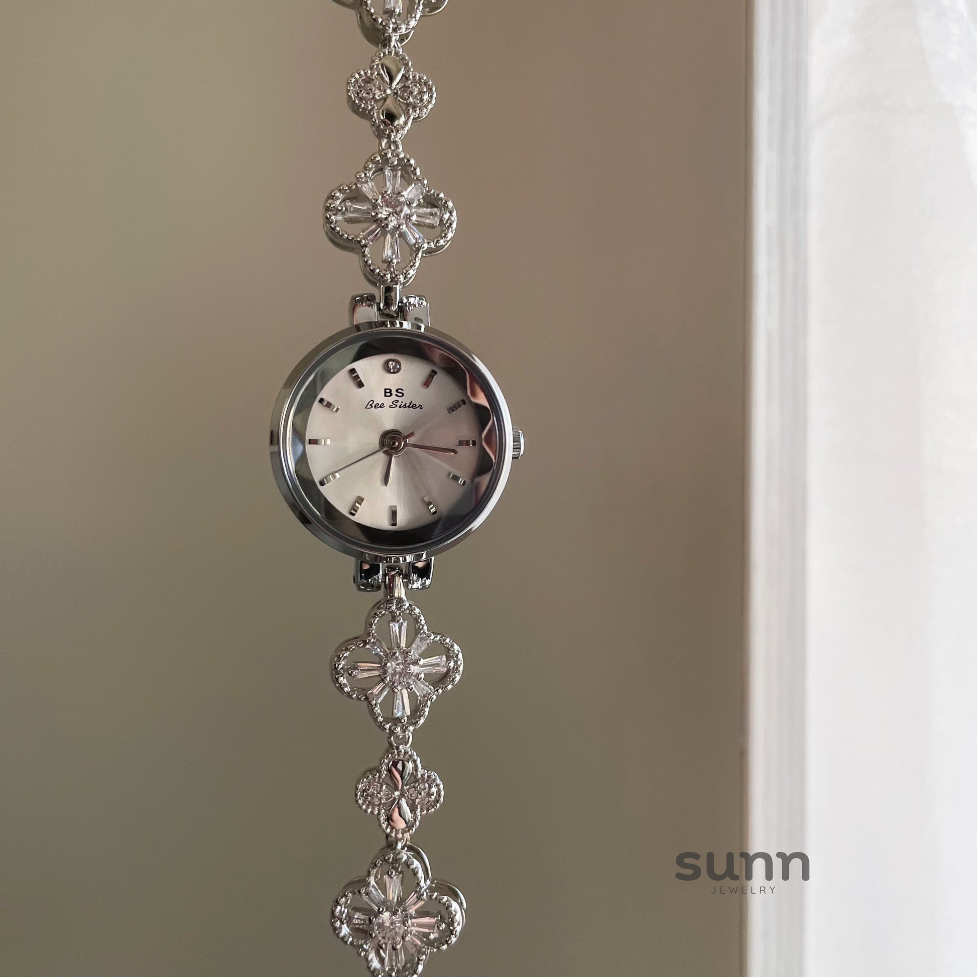 Vada Clover Charm Watch [NH2789LY]