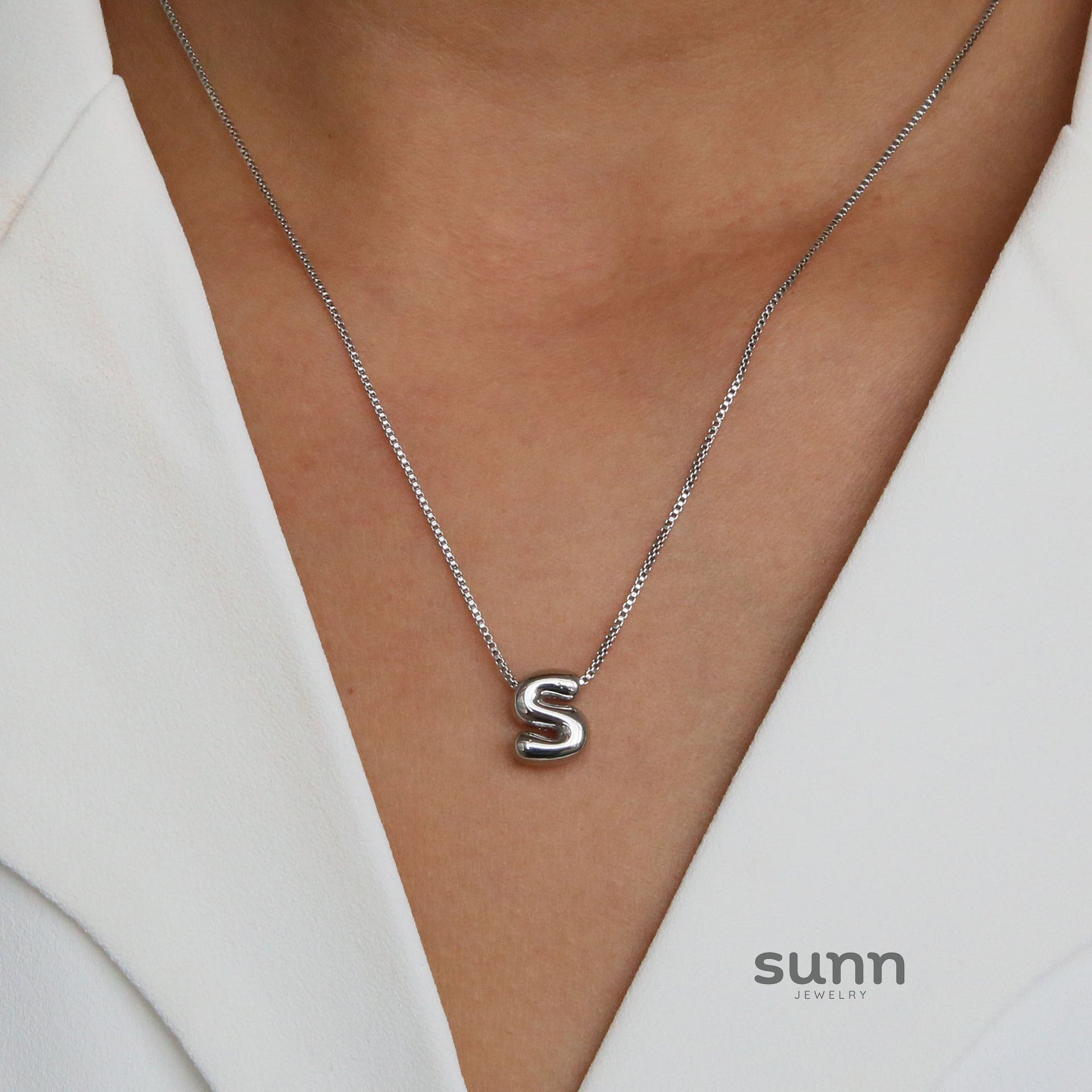 Vada Gold Bubble Letter Necklace [4SS9Y2ZZ]