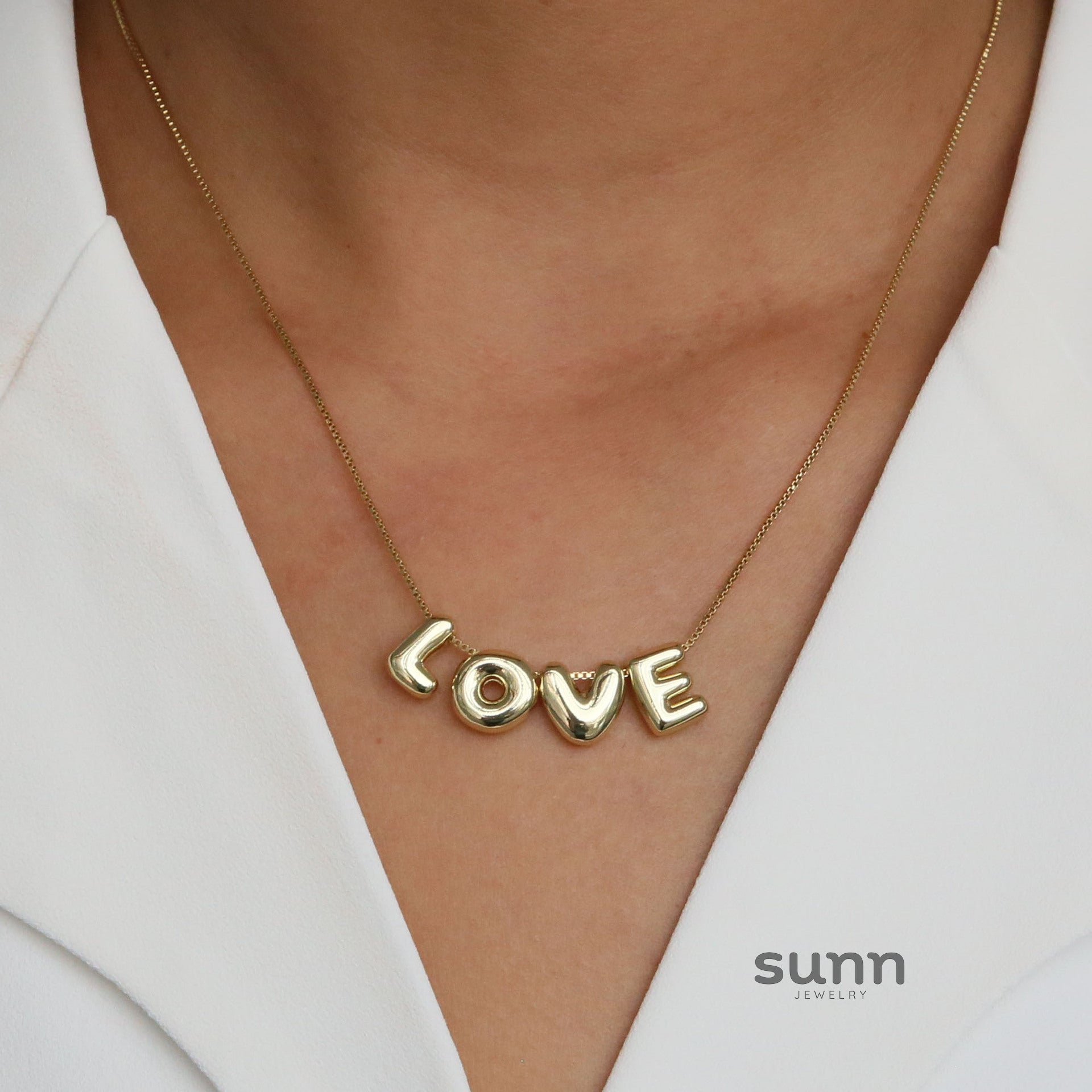 Vada Gold Bubble Letter Necklace [Q3F6P03N]