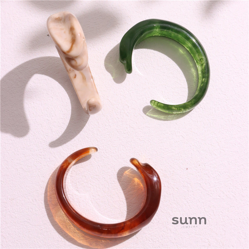 Vada Sculptural Resin Bracelet [87SWBG0I]
