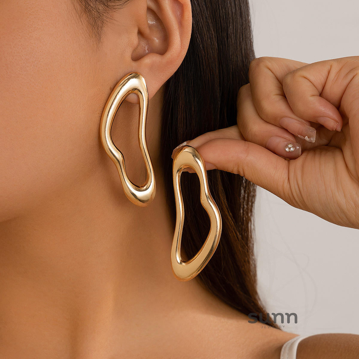 Vaeda Asymmetrical Drop Earrings [WALKU1W8]
