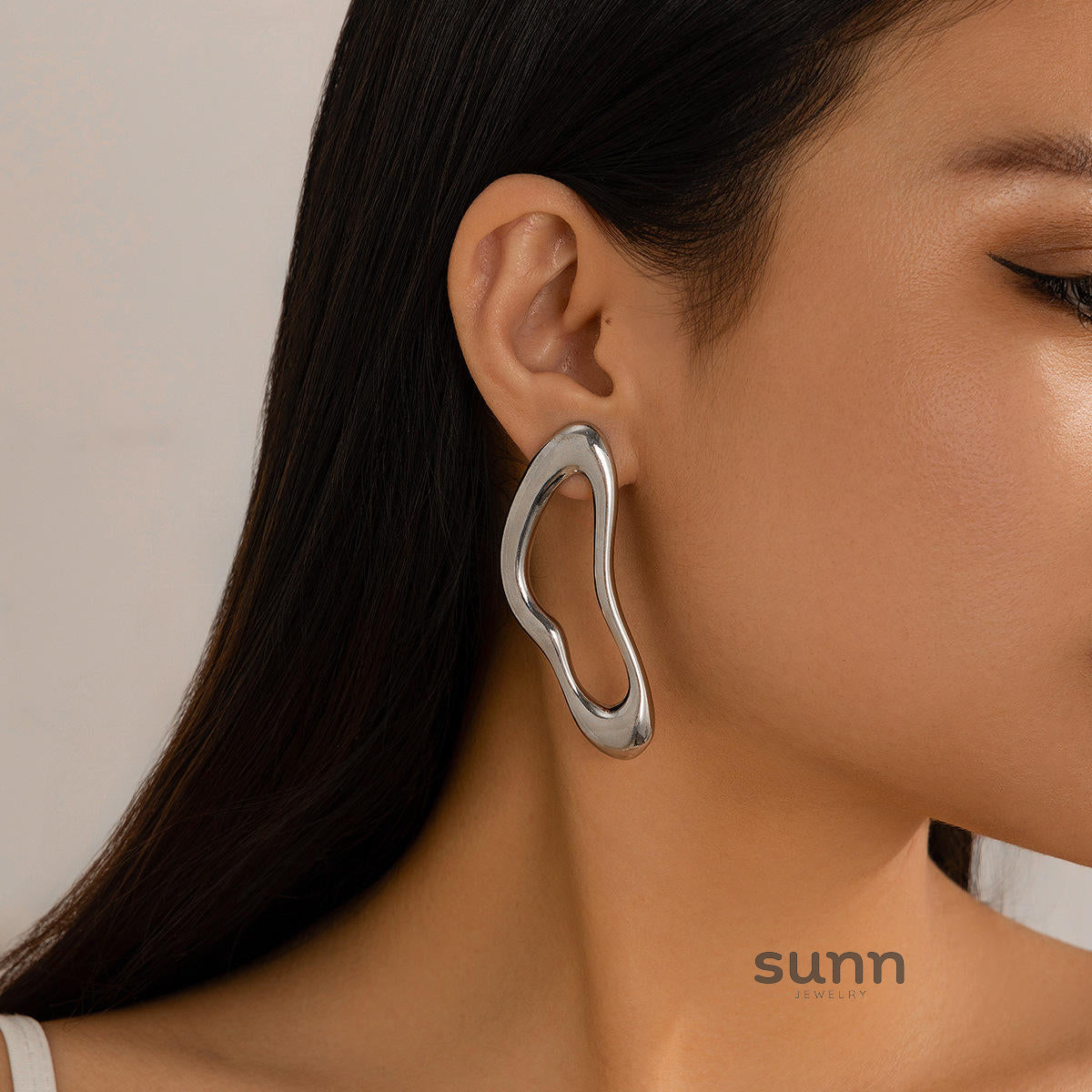 Vaeda Asymmetrical Drop Earrings [M6TD4P4J]