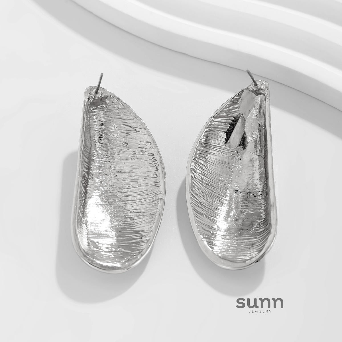 Vaeda Asymmetrical Drop Earrings [XB8EOXJN]