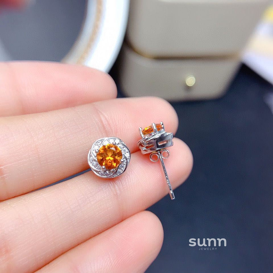 Vanellope Floral Stud Earrings [NNM29Y6I]