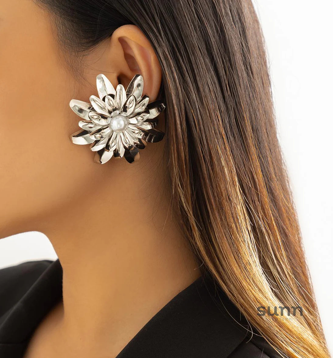 Vanity Exaggerated Daisy Stud Earrings