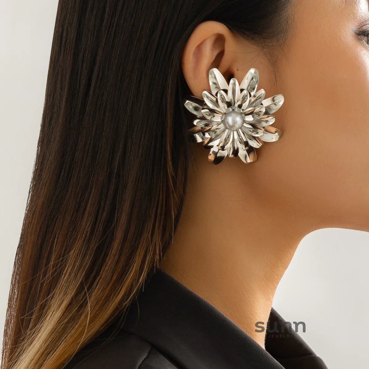 Vanity Exaggerated Daisy Stud Earrings