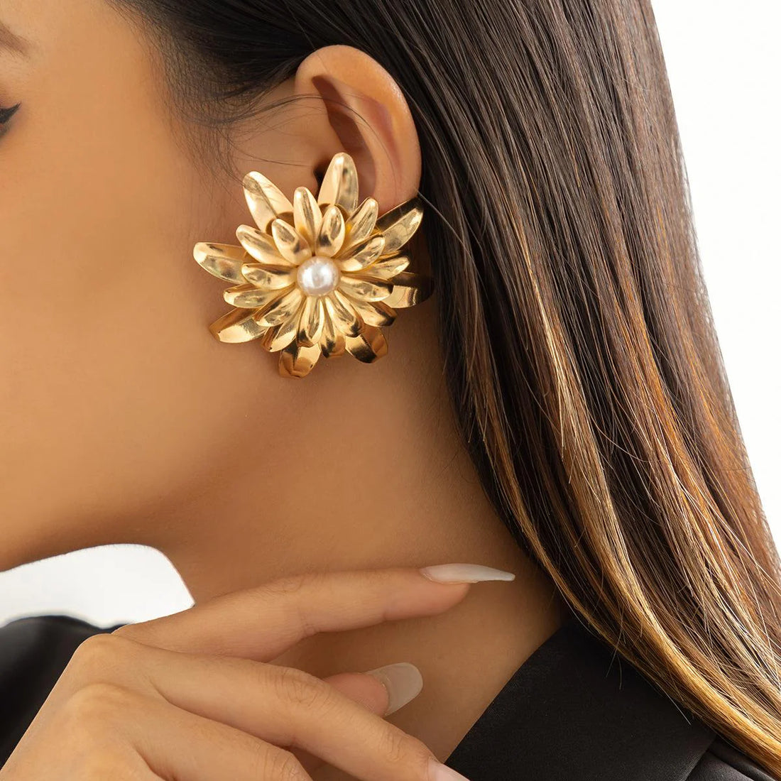 Vanity Exaggerated Daisy Stud Earrings